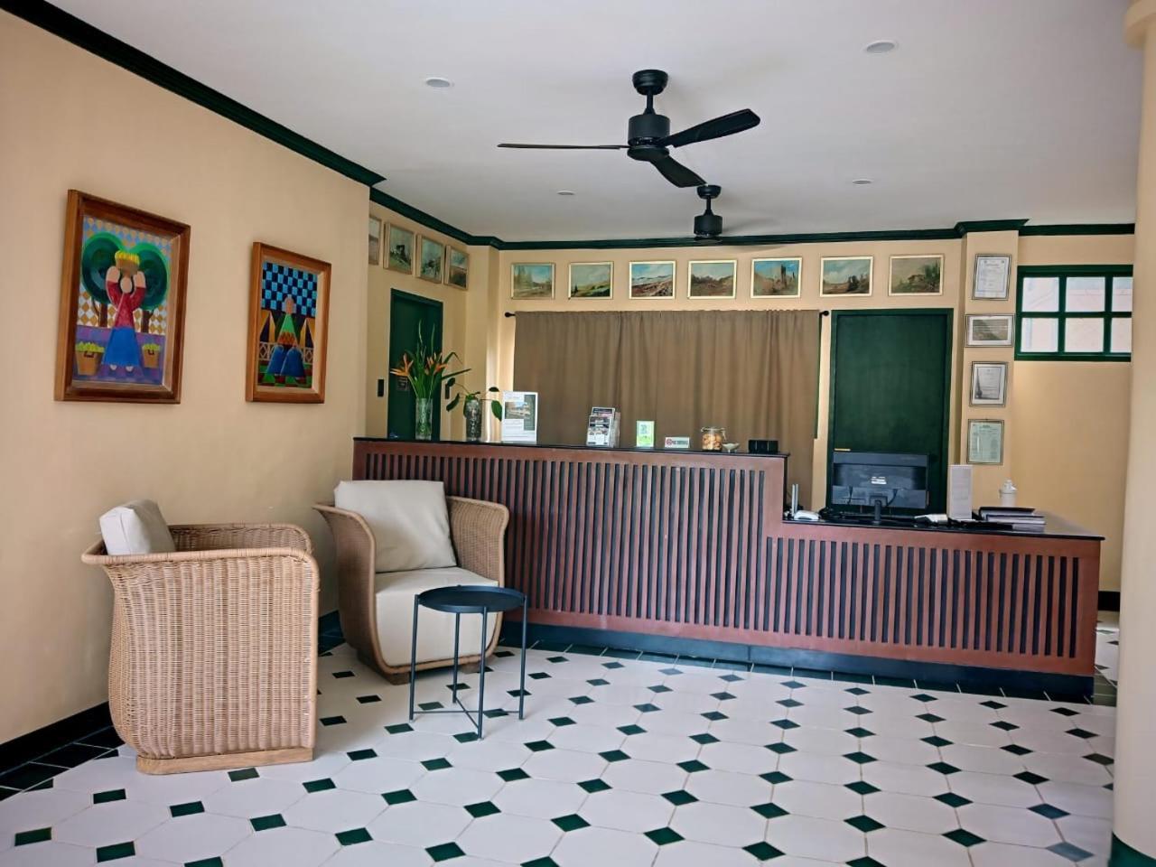 La Planta Hotel And Restaurant, Inc. Bais Εξωτερικό φωτογραφία